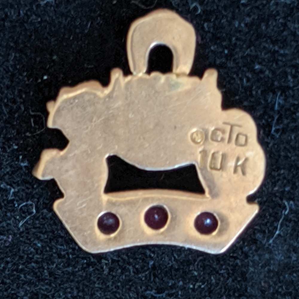 10kt Gold and Rubies "Princess" Carriage Pendant - Picture 2 of 3